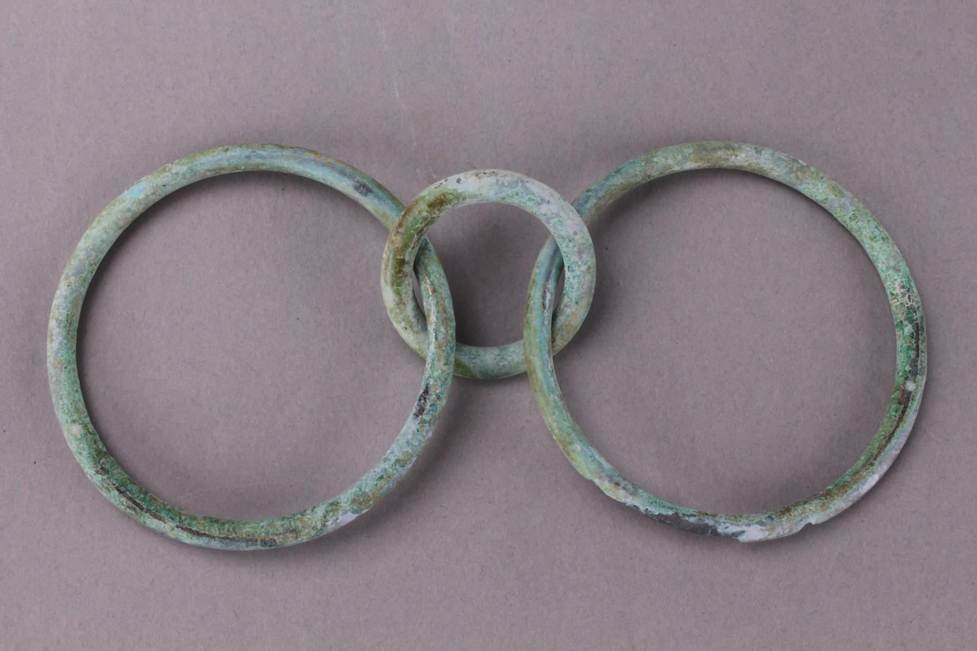 战国时期素面三连铜环