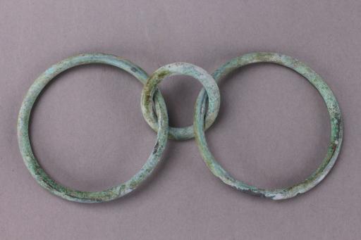 战国时期素面三连铜环