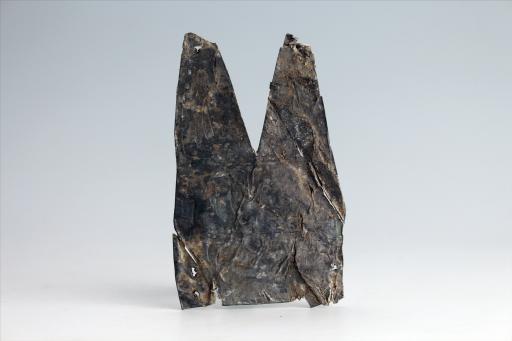 春秋时期燕尾形包锡箔锡饰片