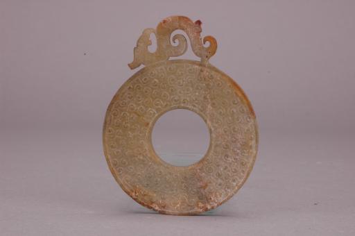 春秋晚期扁平圆环状雕龙玉璧