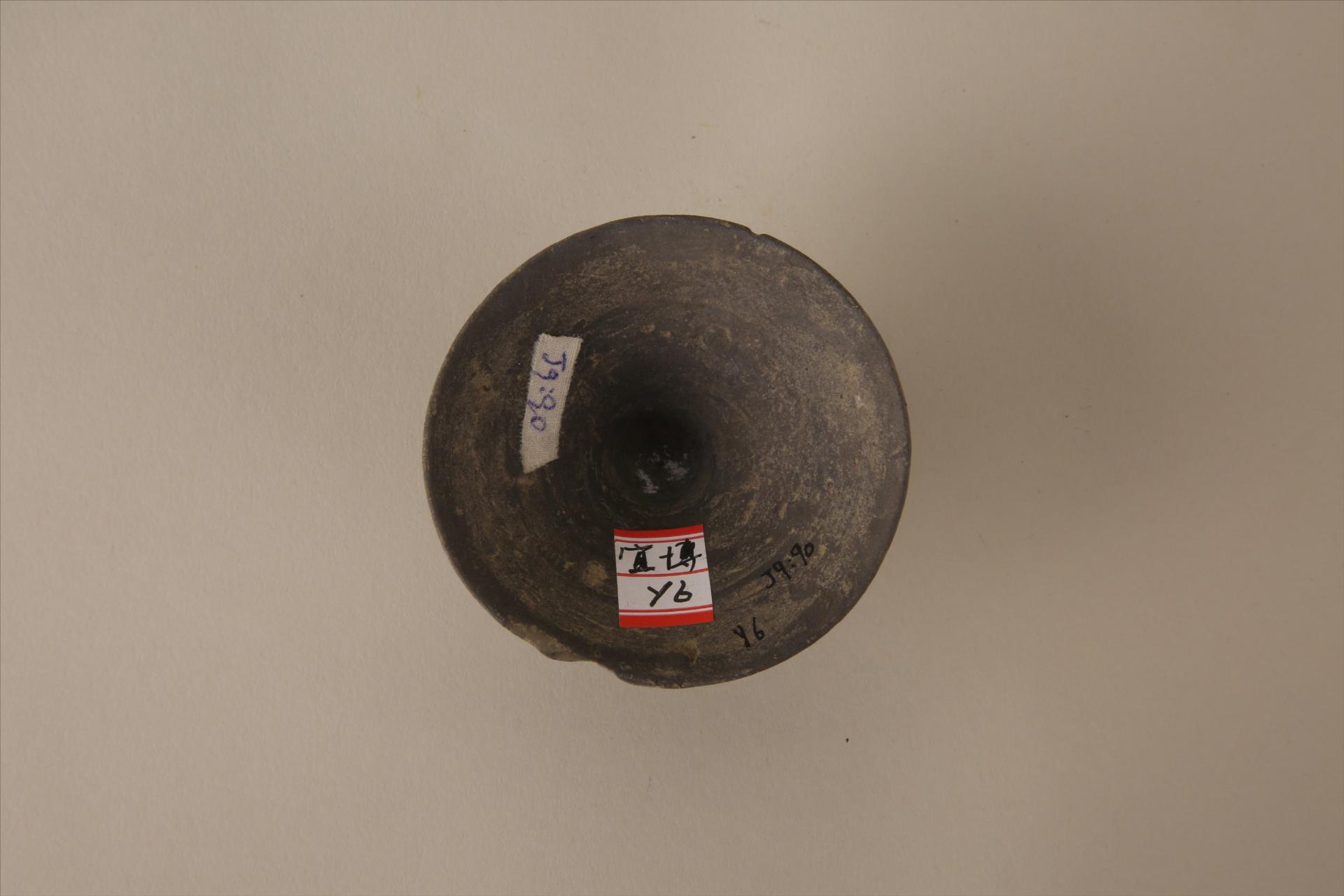 新石器时代屈家岭文化覆碗状泥质黑陶器盖