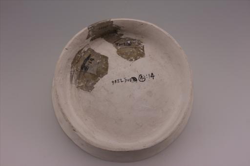 商浅腹镂孔圈足泥质灰白陶盘