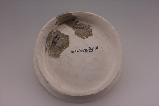 商浅腹镂孔圈足泥质灰白陶盘