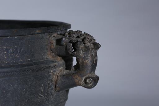 春秋时代镂空蟠龙纹握手铜盏