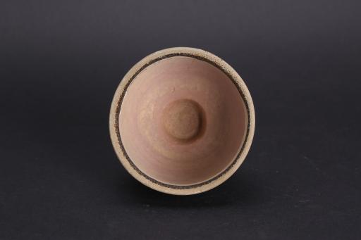 宋弧腹喇叭形足酱釉瓷灯