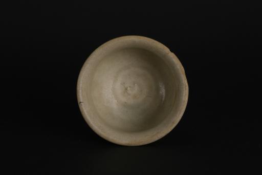 宋刻花莲瓣纹影青釉瓷香炉