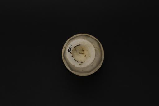 宋刻花莲瓣纹影青釉瓷香炉