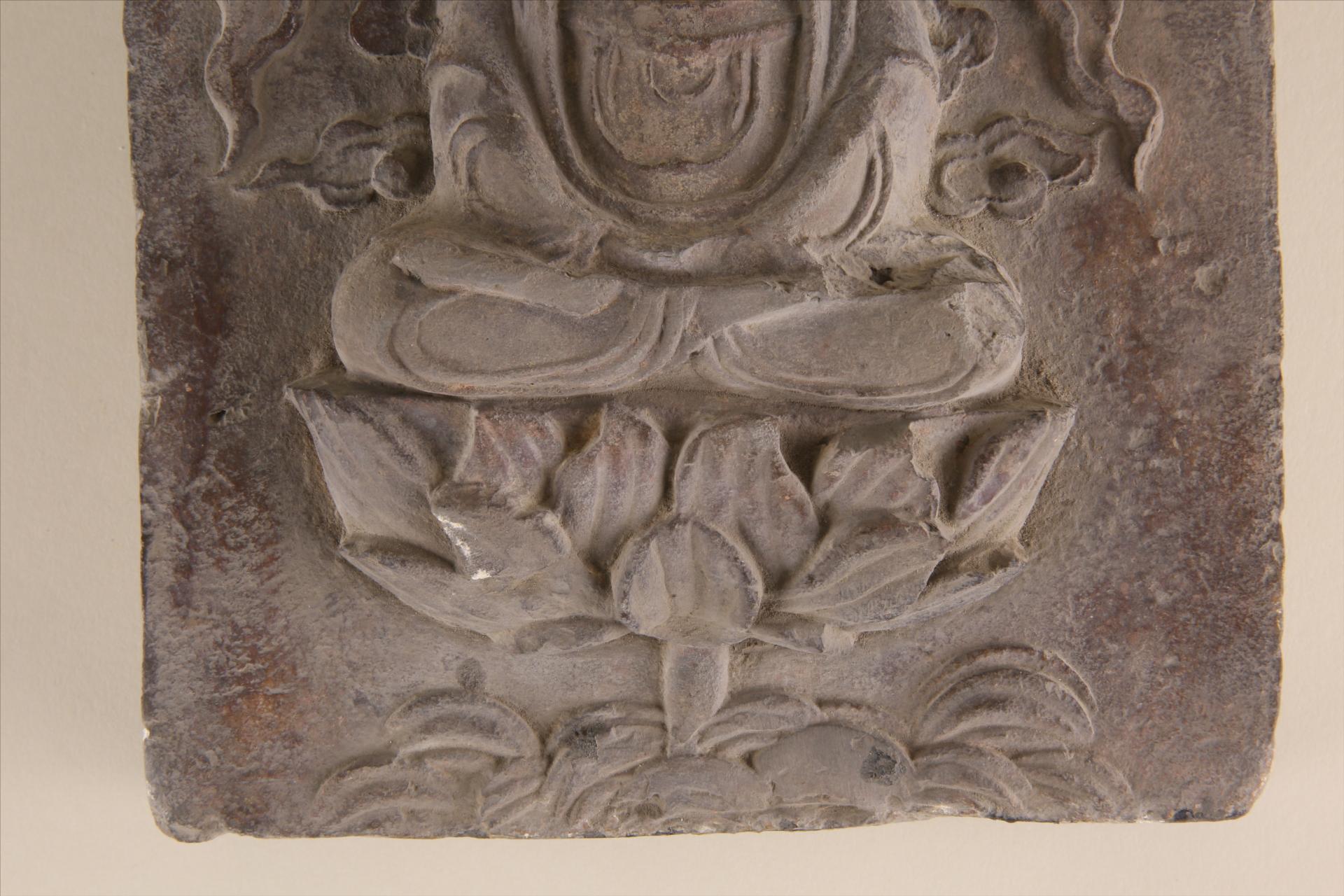 明长方形浮雕禅定印坐佛像泥质灰陶墓砖