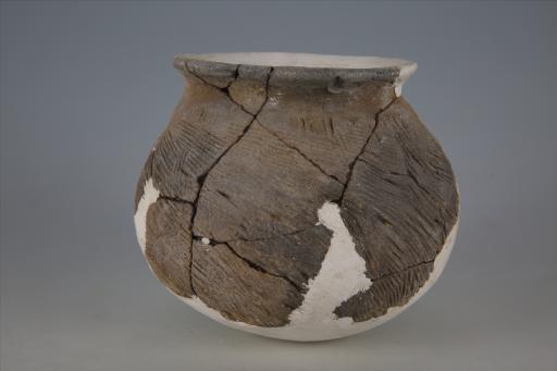 战国时期鼓腹圜底绳纹夹砂褐陶釜