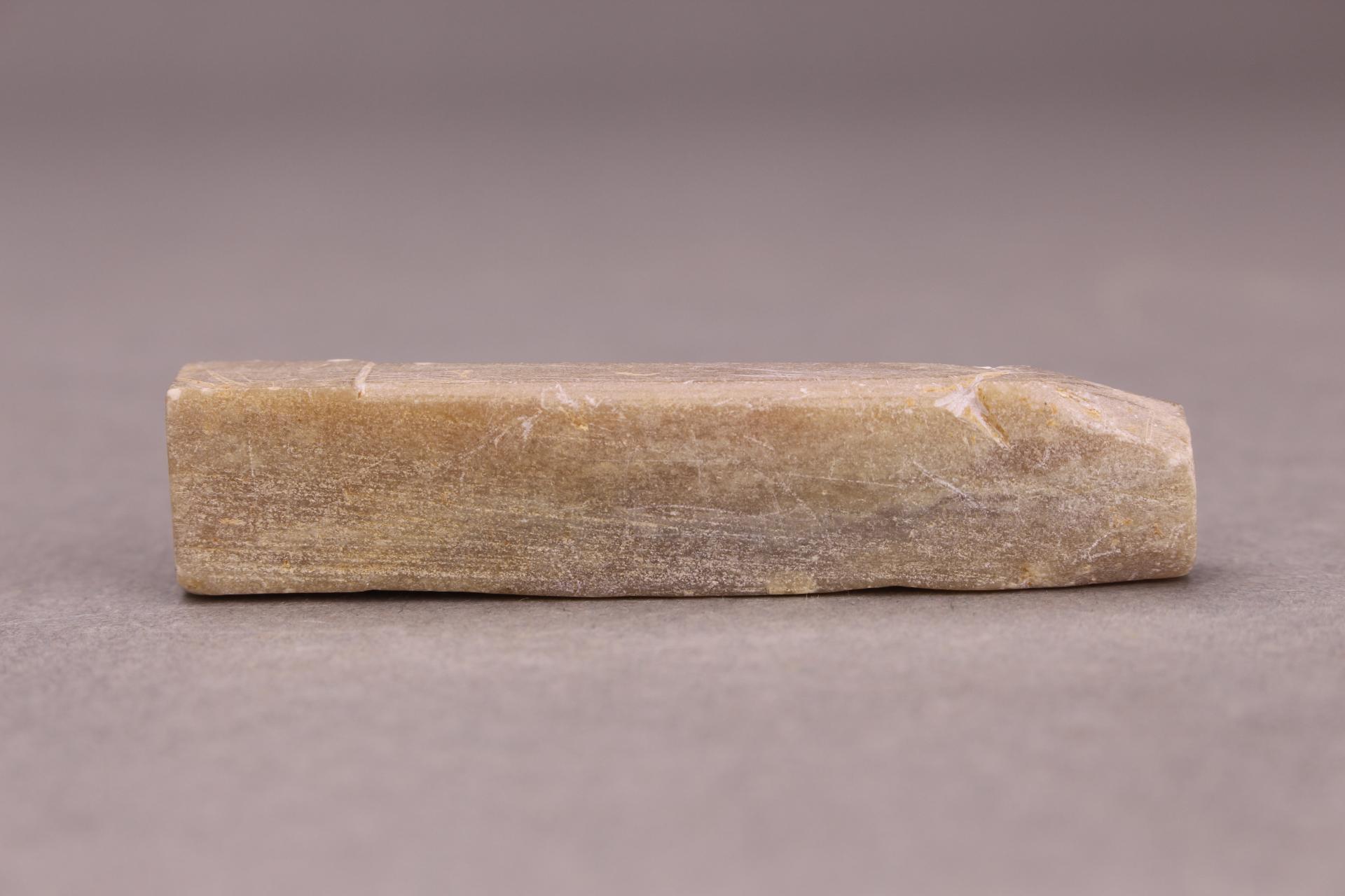 南朝灰黄色滑石猪