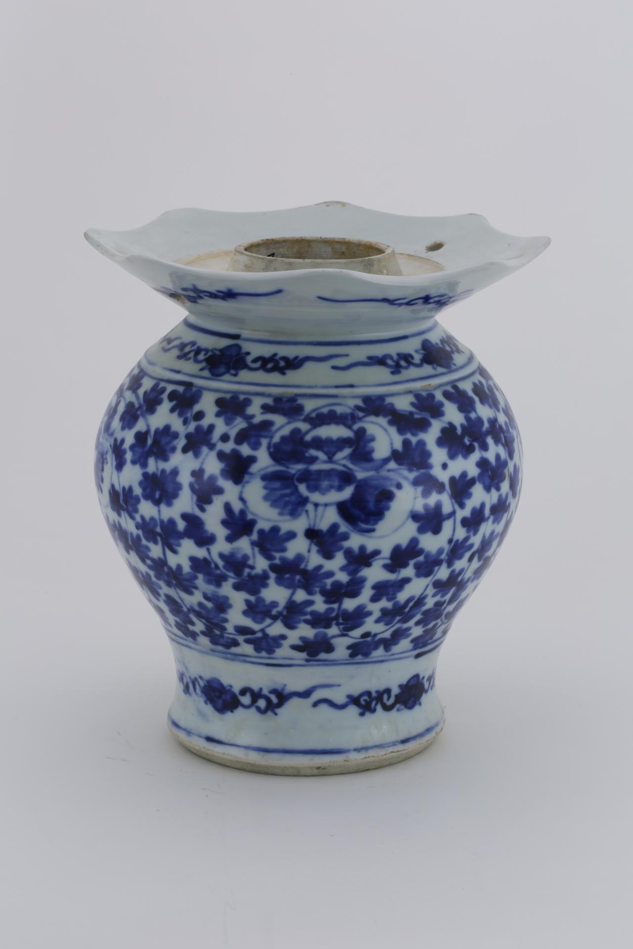 清镇江阁青花瓷宝顶