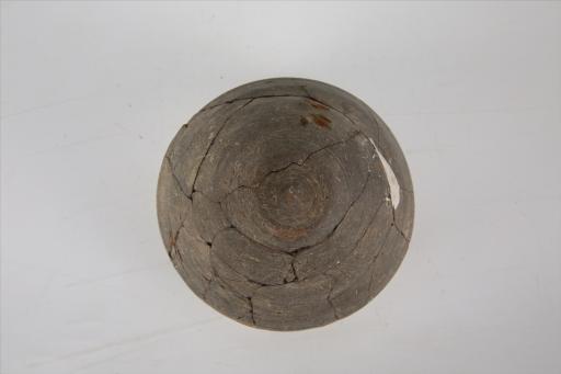 商束颈斜肩乳突尖底泥质黑皮陶罐