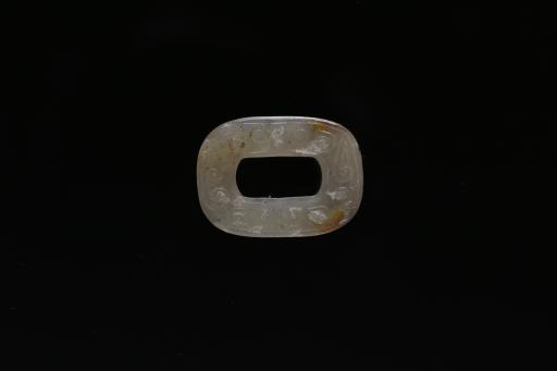 春秋晚期长方委角卷云纹玉扣饰
