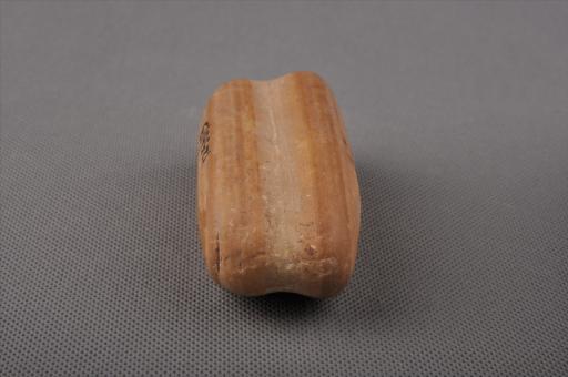 新石器时代大溪文化长条形凹槽黄色石网坠