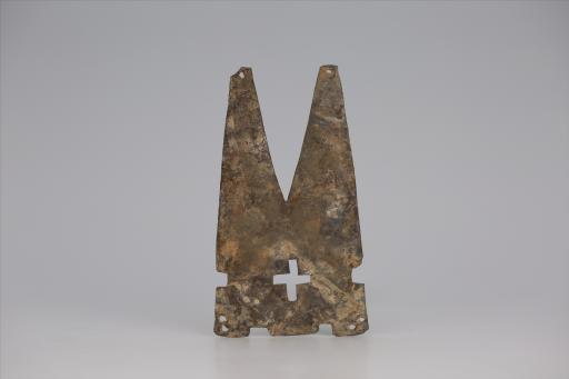 春秋时期燕尾形十字镂孔锡饰片