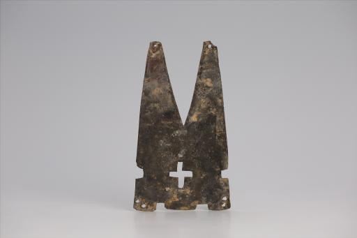 春秋时期燕尾形十字镂孔锡饰片