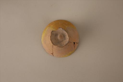 商圆形泥质橙黄陶器盖