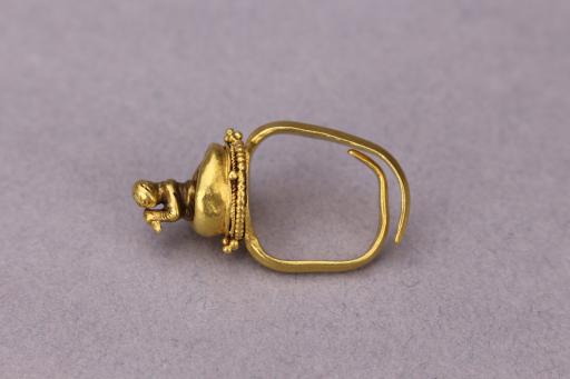 明人物戒面金戒指