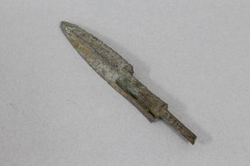 战国时期双翼圆铤铜箭镞