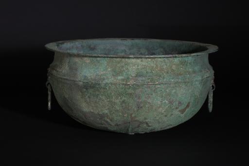 西汉平沿对称铺首衔环铜洗