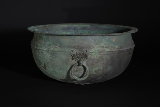 西汉平沿对称铺首衔环铜洗