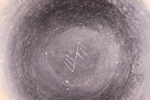 新石器时代大溪文化刻划符号夹砂黑陶圈足