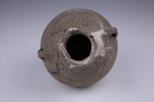 东汉鼓腹双耳弦纹夹砂灰陶壶