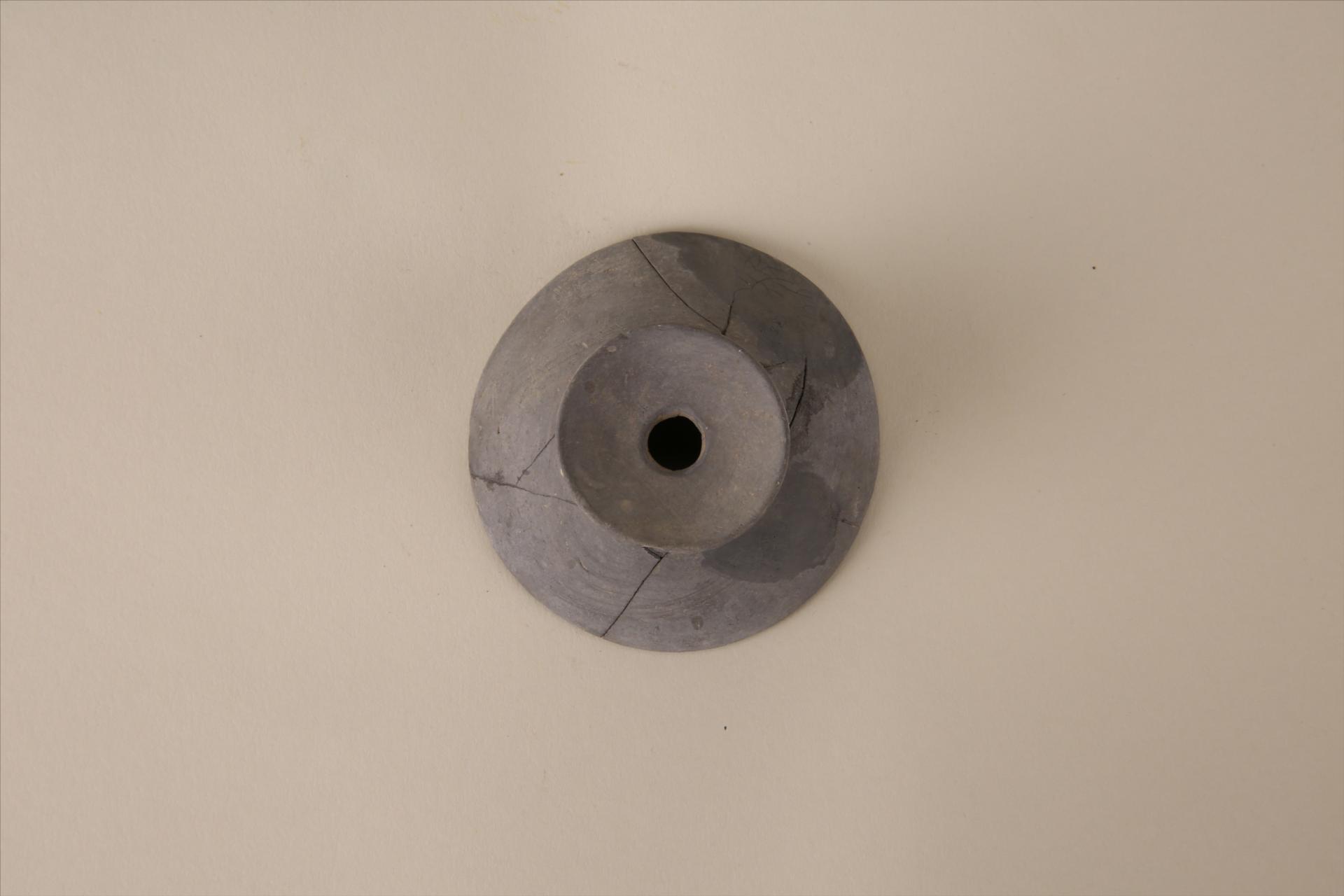 新石器时代屈家岭文化覆碗状泥质黑陶器盖