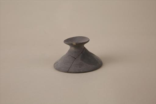 新石器时代屈家岭文化覆碗状泥质黑陶器盖
