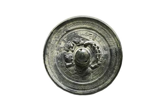 东汉圆钮龙虎对峙纹铜镜