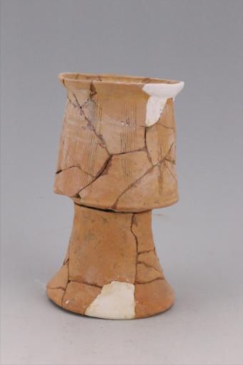 新石器时代大溪文化斜直腹高圈足凹弦纹红陶杯