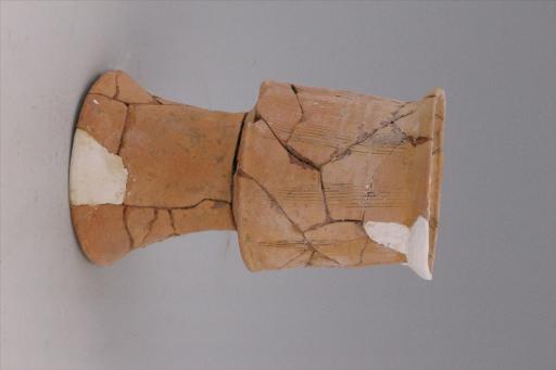 新石器时代大溪文化斜直腹高圈足凹弦纹红陶杯