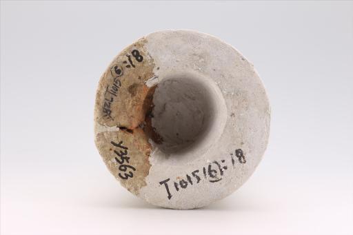 新石器时代屈家岭文化弧顶斜直壁戳点纹红陶支座