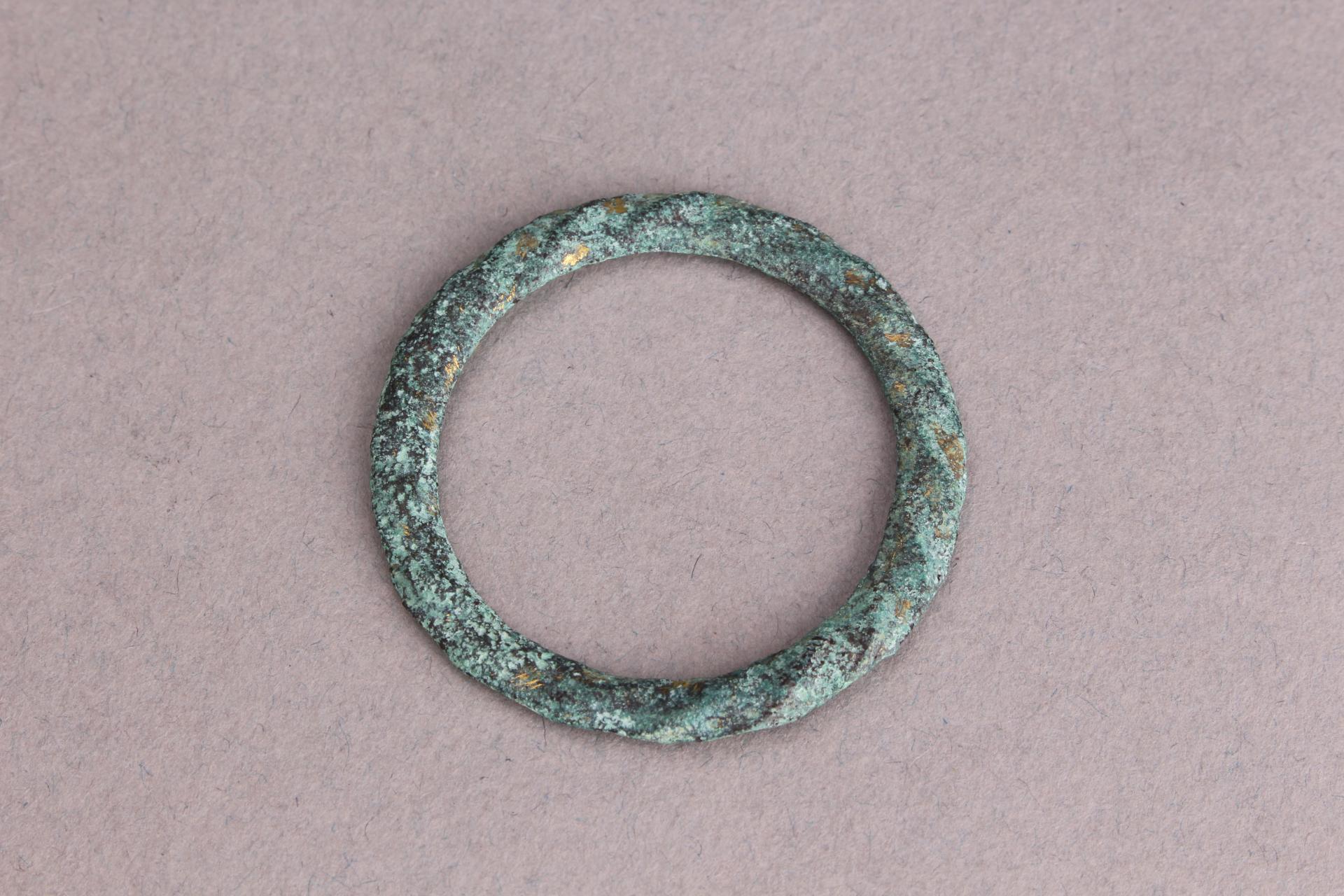 东汉绳索状铜环