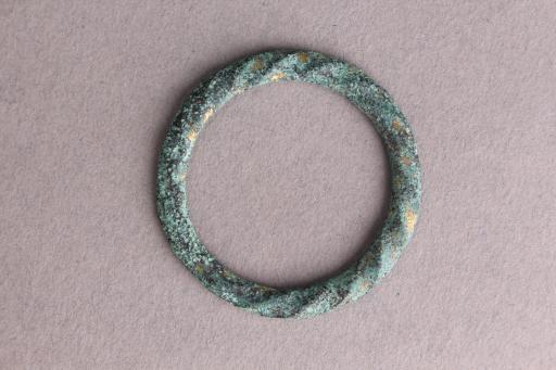 东汉绳索状铜环