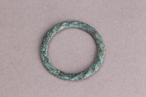 东汉绳索状铜环