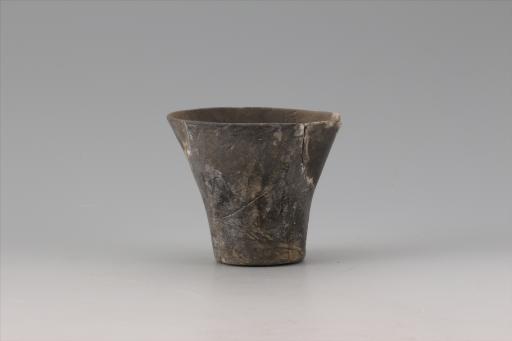 新石器时代屈家岭文化斜腹平底黑陶杯