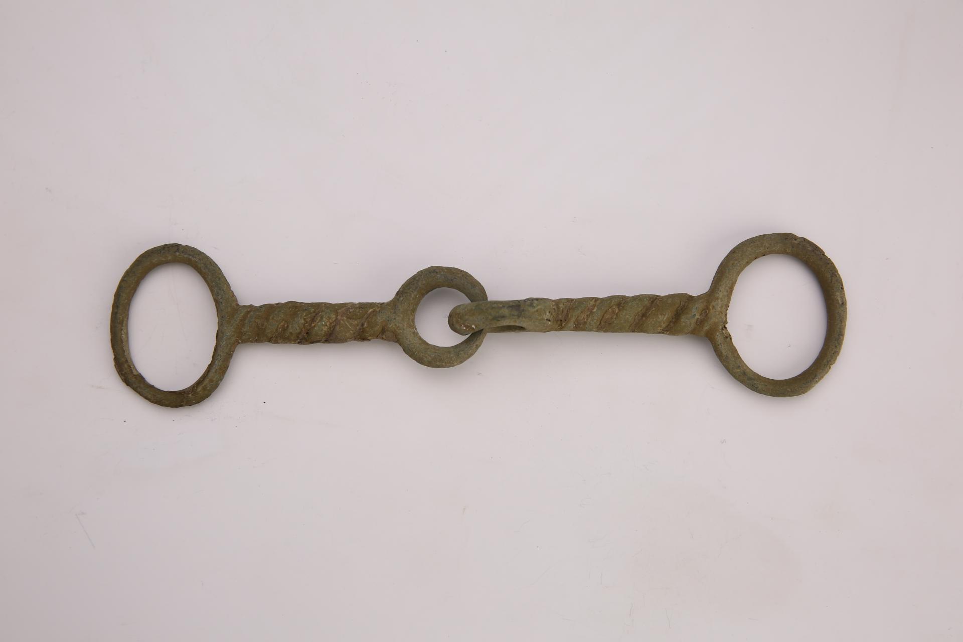 战国时期綯索纹铜马衔