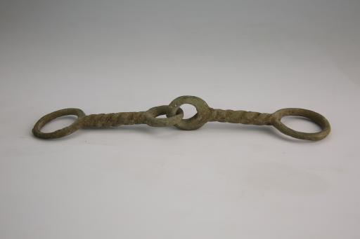 战国时期綯索纹铜马衔