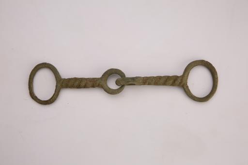 战国时期綯索纹铜马衔