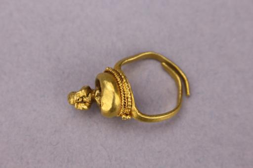 明人物纹金戒指