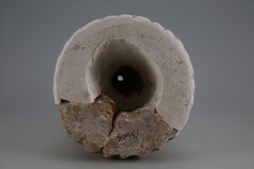 新石器时代大溪文化弧顶斜直壁刻划线纹夹砂红陶支座