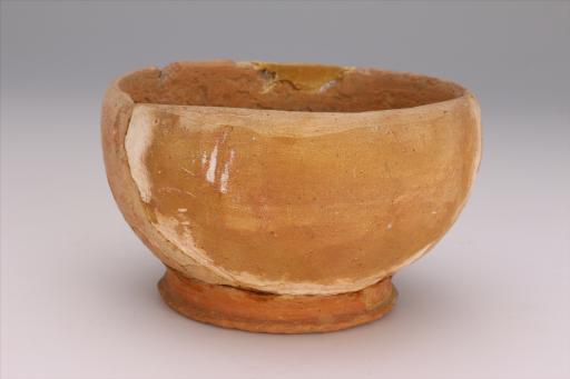 新石器时代大溪文化敛口圈足泥质橙黄陶碗