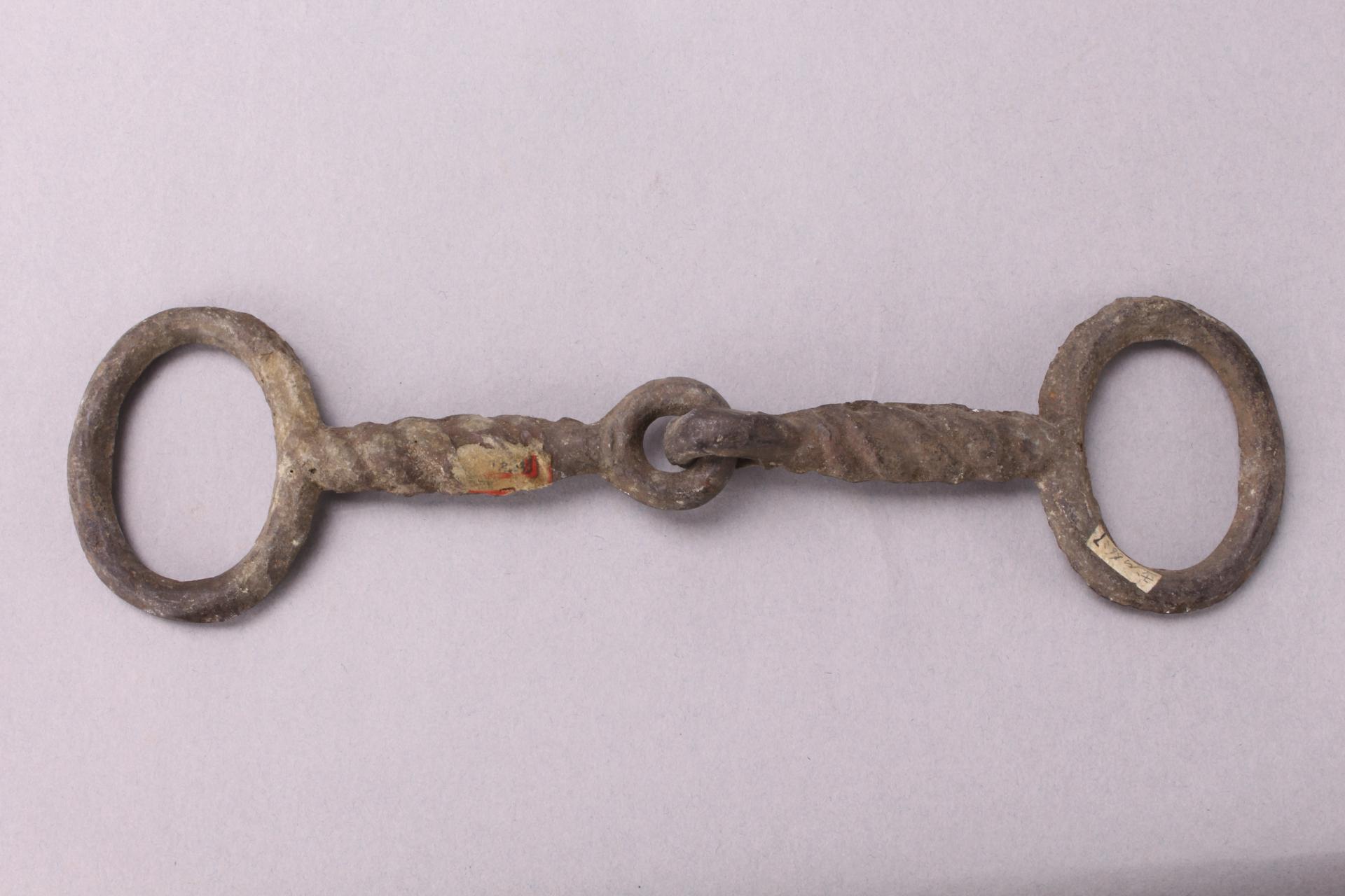 战国早期绹索纹铜马衔