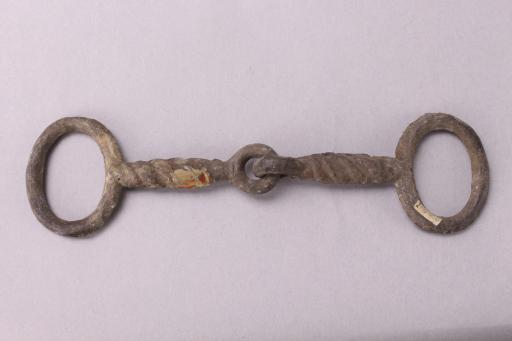 战国早期绹索纹铜马衔