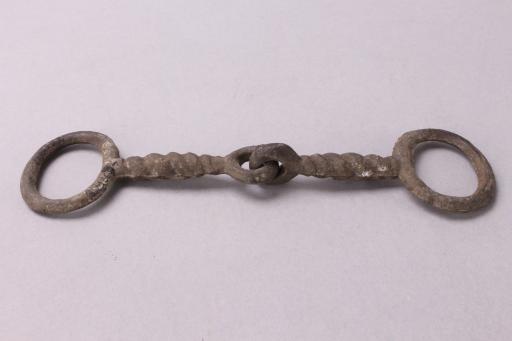 战国早期绹索纹铜马衔