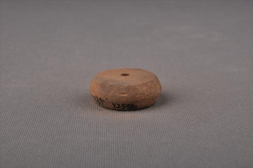 新石器时代屈家岭文化算珠形中穿夹细砂黄褐陶纺轮
