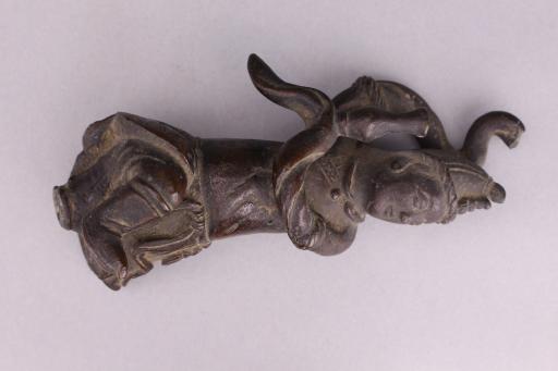 清黄铜供养人胡像乐俑