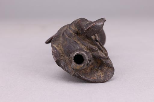 清黄铜供养人胡像乐俑