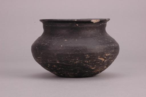 春秋时代束颈鼓腹黑陶罐
